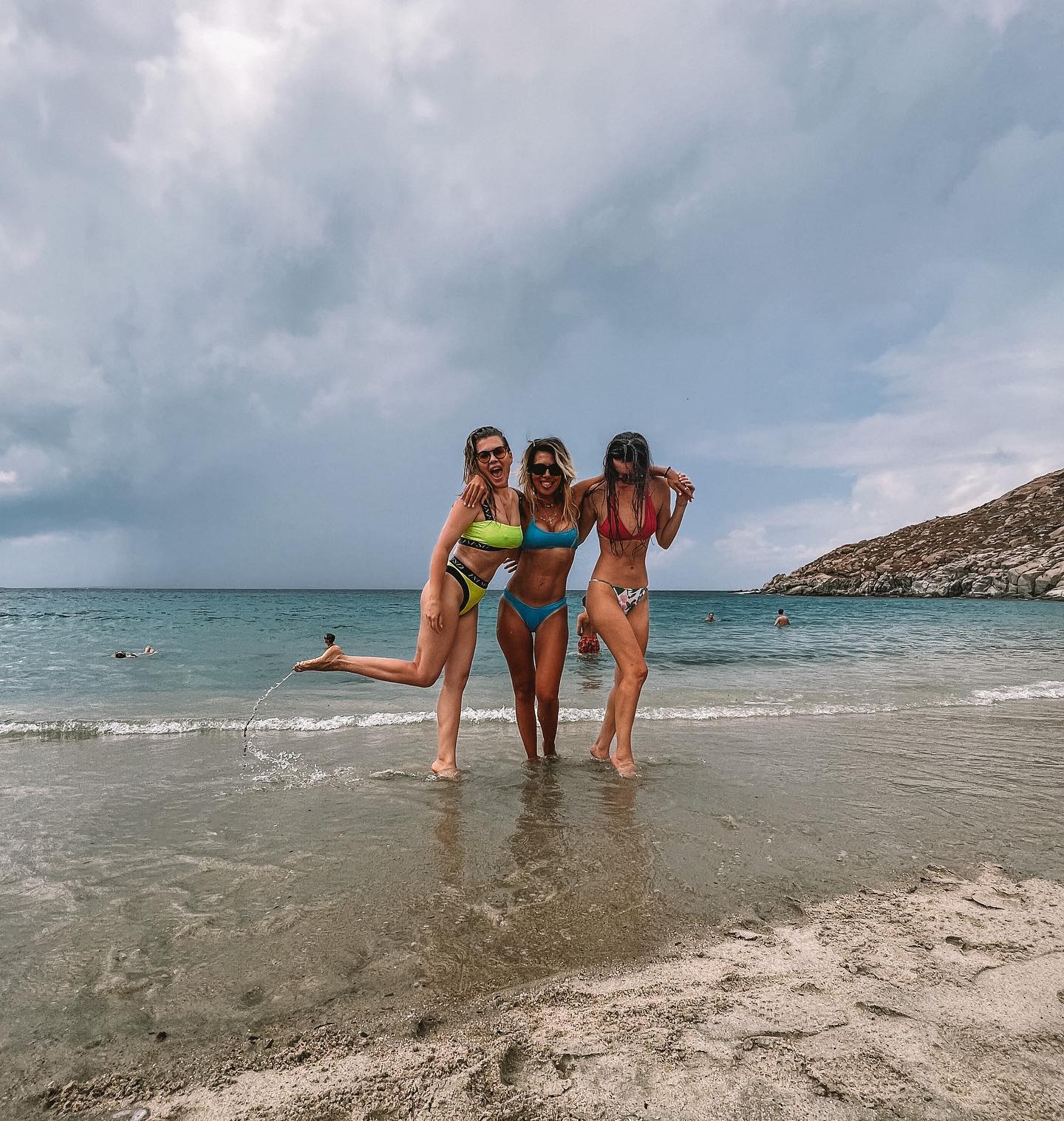 Cum arată Gina Pistol în costum de baie, după ce a slăbit. Prezentatoarea și Smiley sunt în Grecia, în vacanță