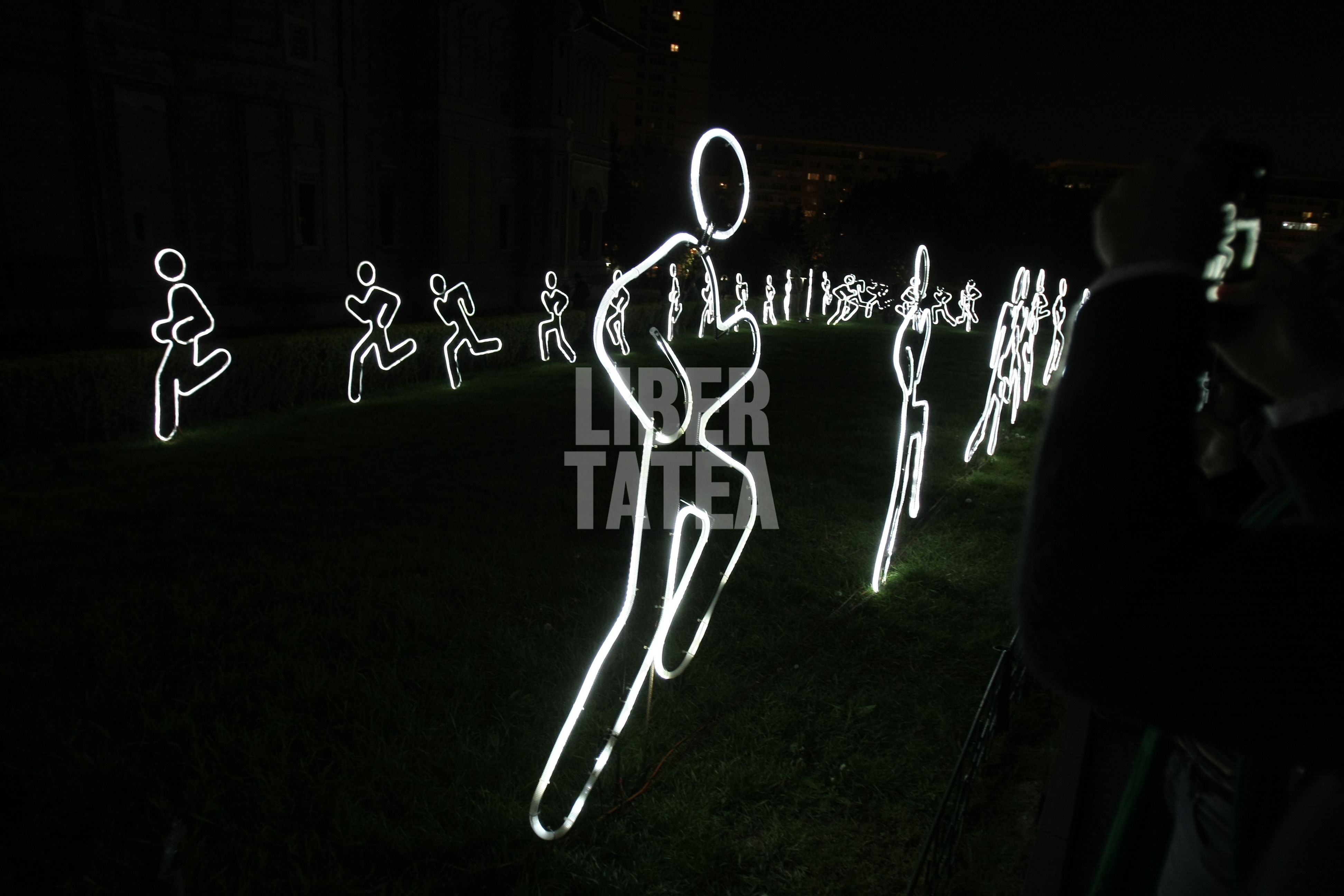 Spotlight 2017. Mii de oameni, fascinați de spectacolul de lumini și sunet din centrul Bucureștiului