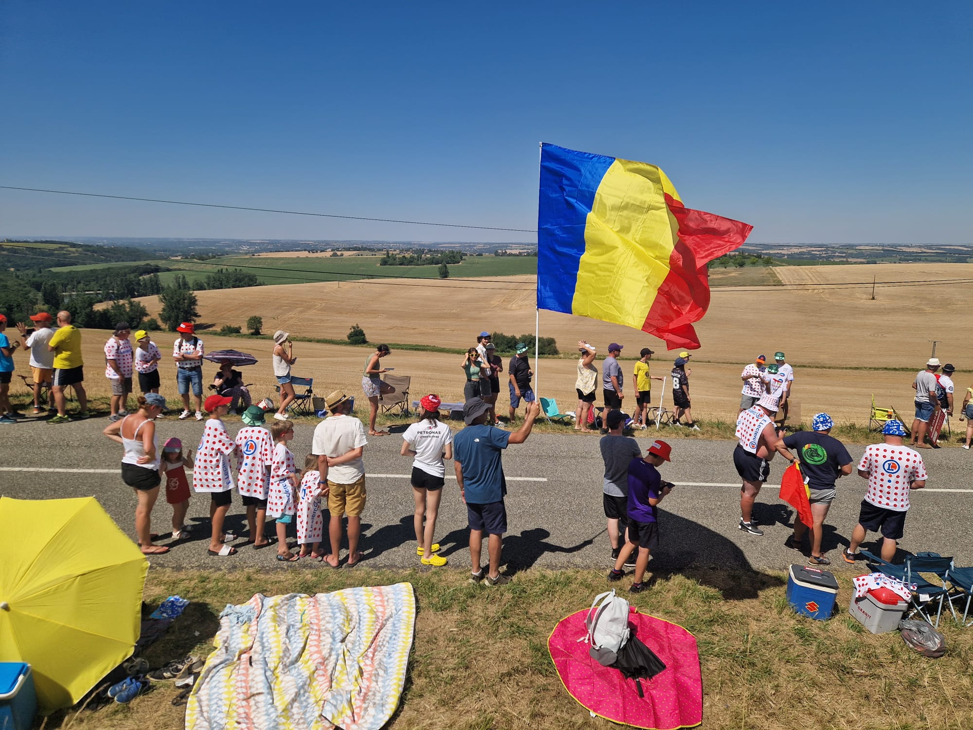 Românii care au dus tricolorul pe cățărările mitice din Turul Franței: „Ca să prindem un loc bun pe Tourmalet, ne-am sculat la 3.30”