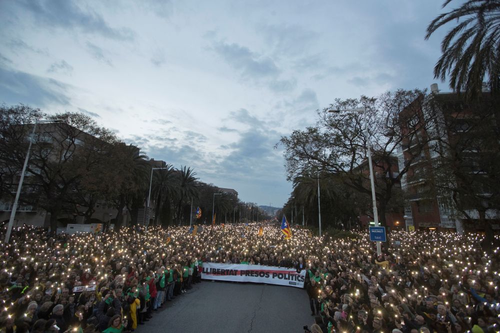 Proteste în Barcelona după arestarea lui Carles Puigdemont. Mii de persoane au ieşit în stradă