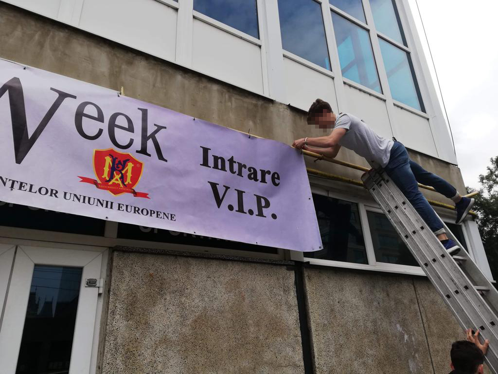 O studentă din Iași povestește ce însemna să fii voluntar la agenția de modele Kasta Morrely: montat scene și întâmpinat invitații pe la nunți