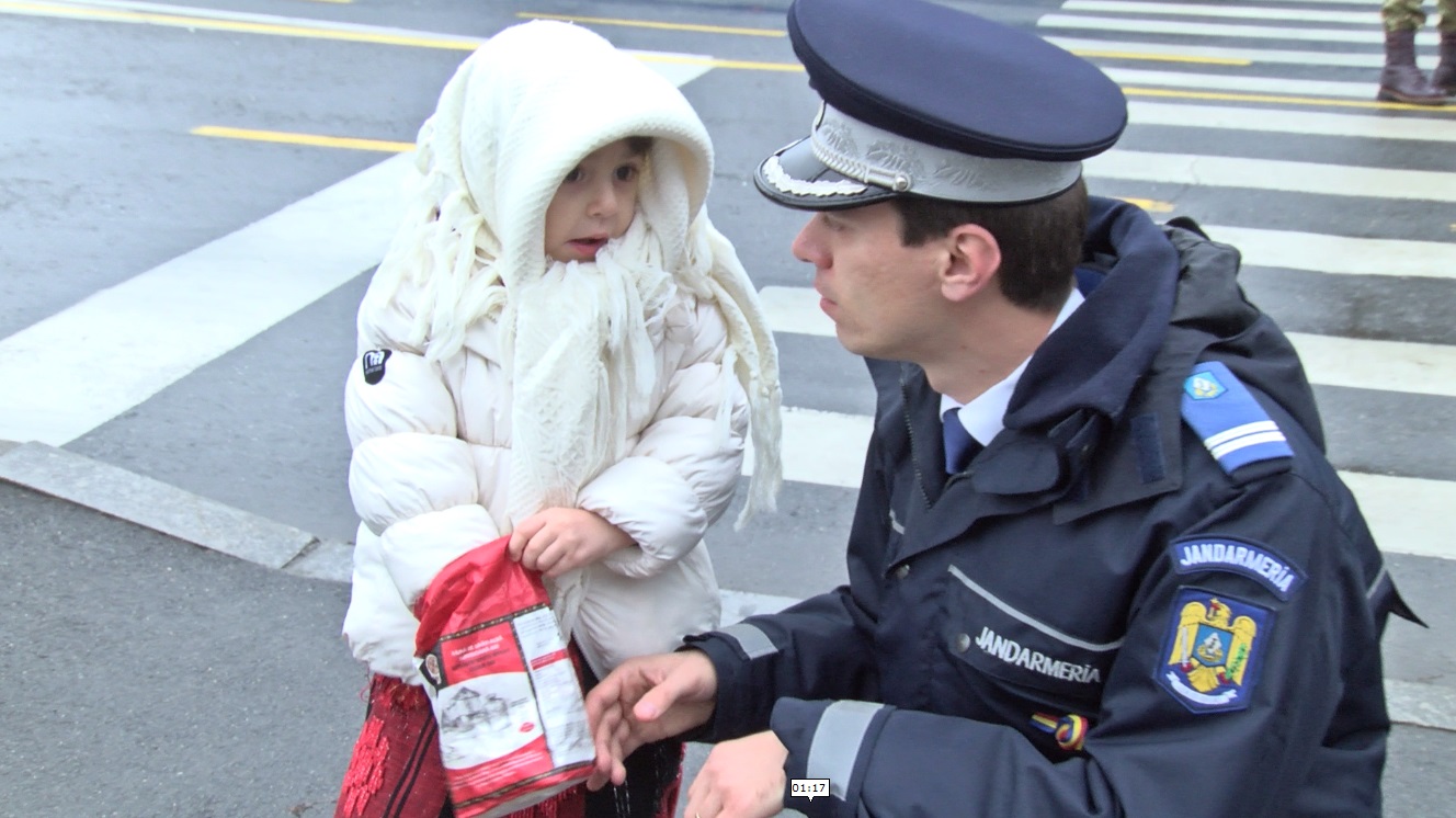 VIDEO/Gânduri de paradă, la defilarea de 1 Decembrie. Românii vor pace, unitate și un loc mai în față