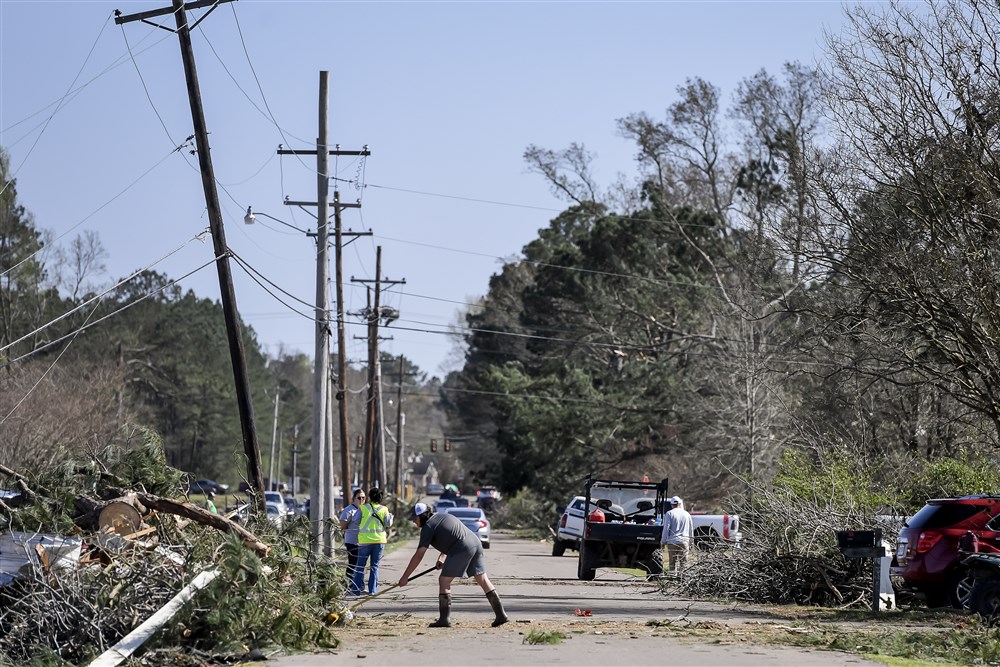 Stare de urgenţă în Mississippi, după ce a fost grav lovit de tornade. Cel puțin 25 de morți și zeci de clădiri distruse