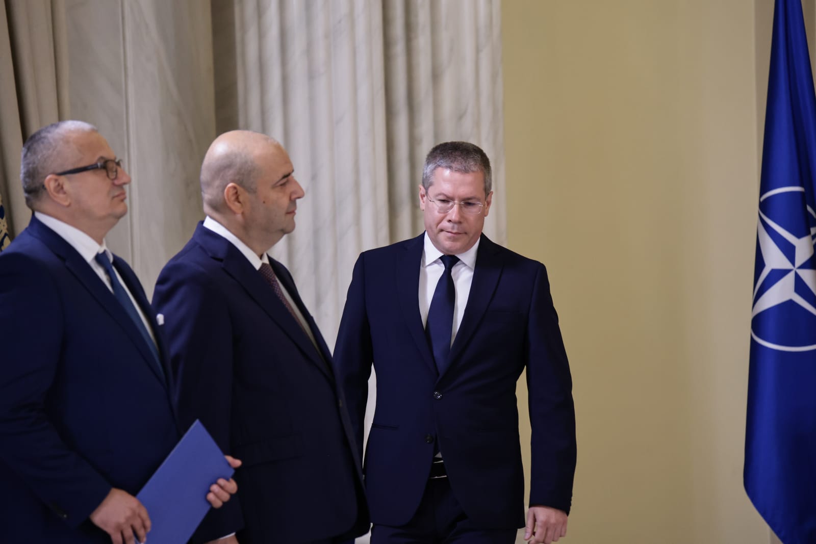 Trei noi judecători la CCR. Dacian Dragoş, Csaba Asztalos şi Mihai Busuioc au depus jurământul la Cotroceni. Cine sunt cei 9 judecători ai Curții