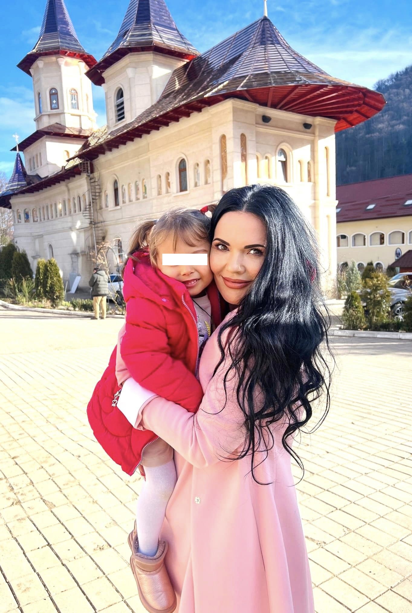 Ioana Năstase și-a petrecut onomastica la mănăstire: „E un loc care îmi aduce aminte de copilărie”. L-a avut alături și pe Ilie Năstase