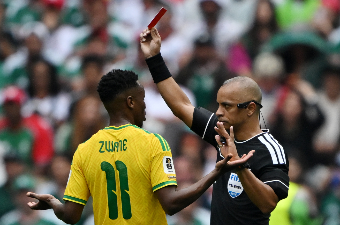 Primul meme de la Campionatul Mondial de Fotbal 2026: jucătorii, debusolați după explicația în engleză a arbitrului pentru cartonașul roșu