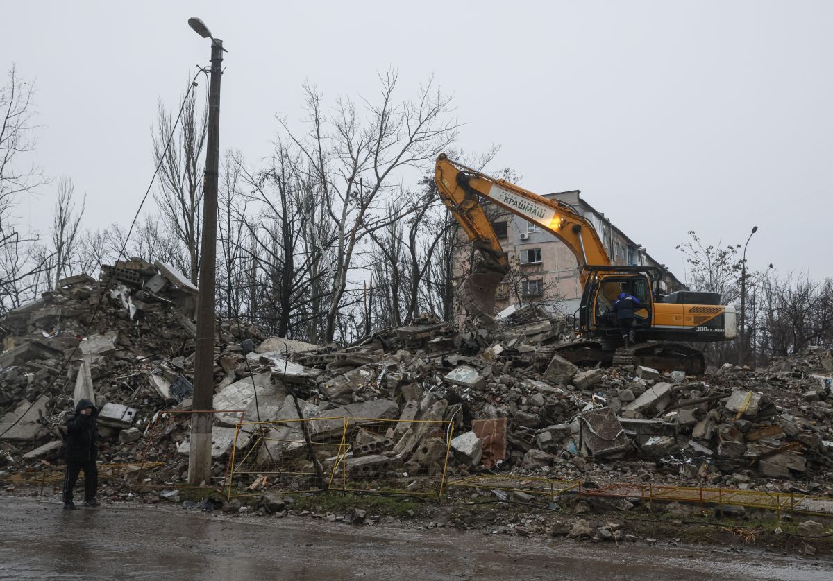 Vladimir Putin, vizită în orașul ocupat Mariupol, distrus de bombele sale. „Președintele rus a analizat lucrările de restaurare”