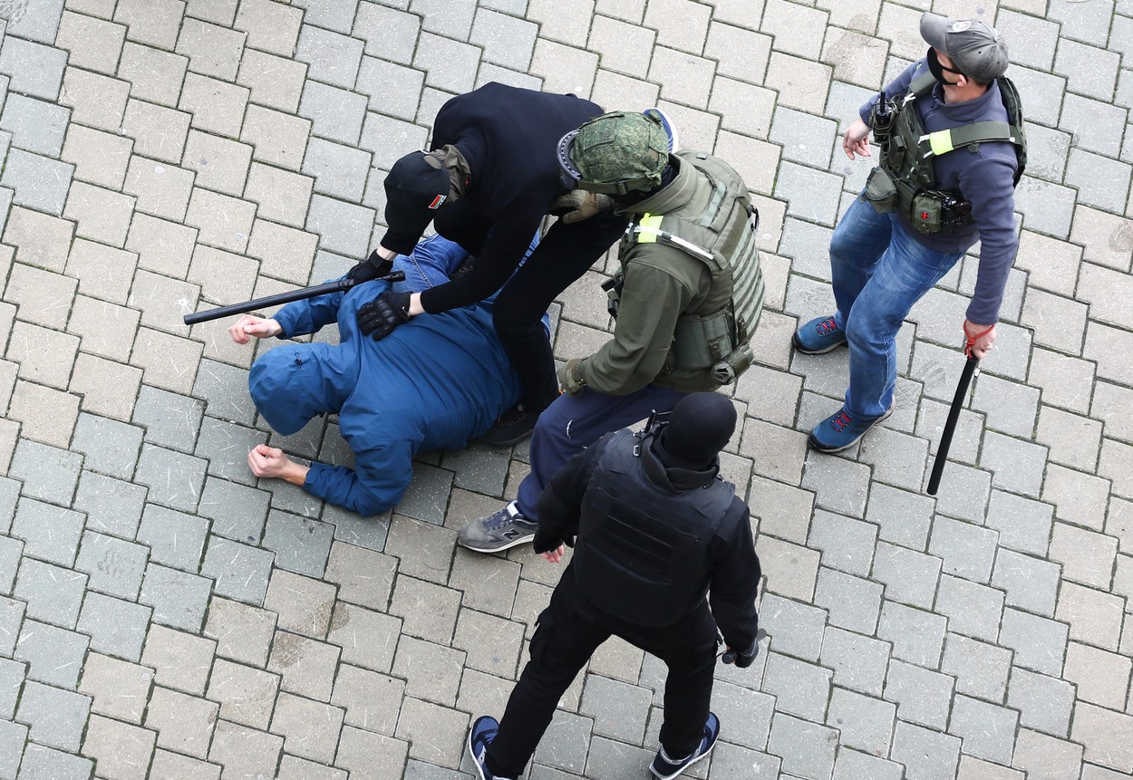 Noi proteste violente la Minsk. Svetlana Tihanovskaia speră să se vadă cu Joe Biden
