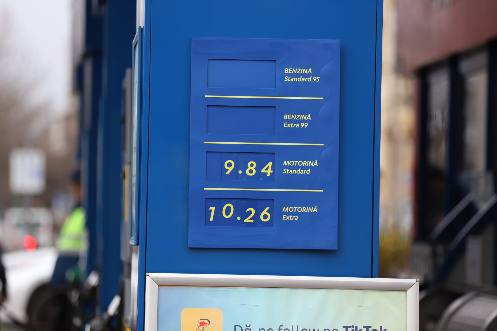 Prețul benzinei și al motorinei a crescut din nou la pompă, luni, 23 martie 2026. Cât costă un plin
