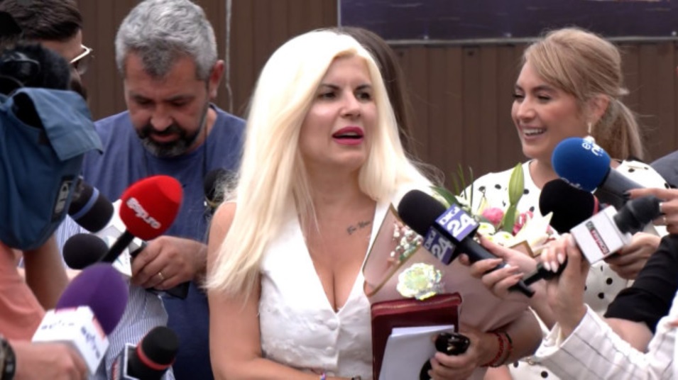 Ce a făcut Elena Udrea după ce a ajuns în vacanță la Mamaia: „Dacă trăia Ceaușescu, v-ar fi condamnat pe viață”