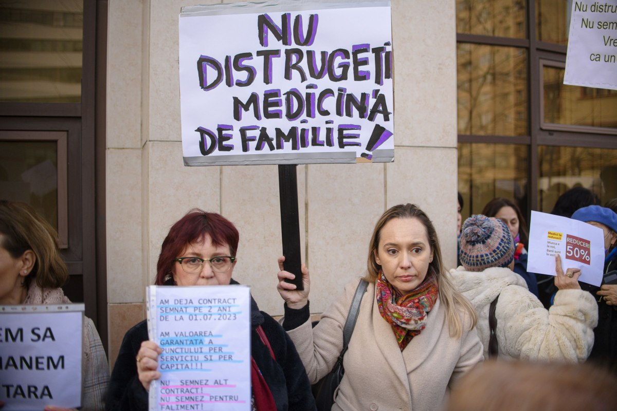Medici de familie şi din ambulatorii au protestat în faţa CNAS. Ce s-a decis după discuțiile cu noua șefă, Valeria Herdea