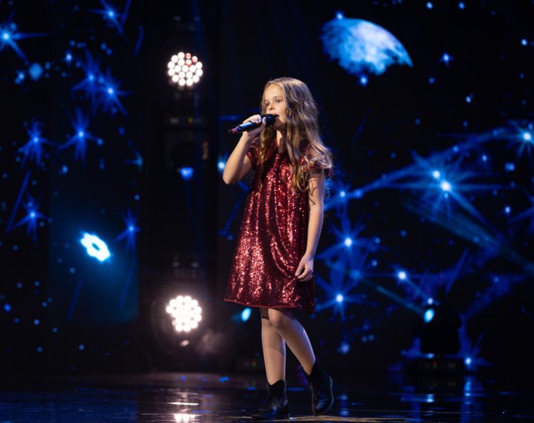 Rebeca Rizea, fetița de la „Românii au talent” despre care Pavel Bartoș a spus că are vocea Mădălinei Manole: „Cântă unu la unu și are doar 8 ani”