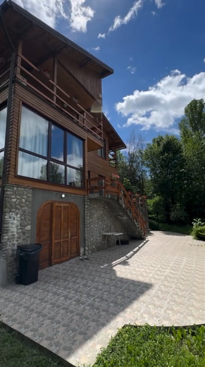 Andreea Marin, imagini în costum de baie la Telega. Cum arată casa de la țară unde se refugiază vedeta: „Locul continuă să fie un dar”