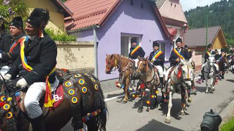 Mii de oameni au asistat la Parada Junilor la Brașov | GALERIE FOTO