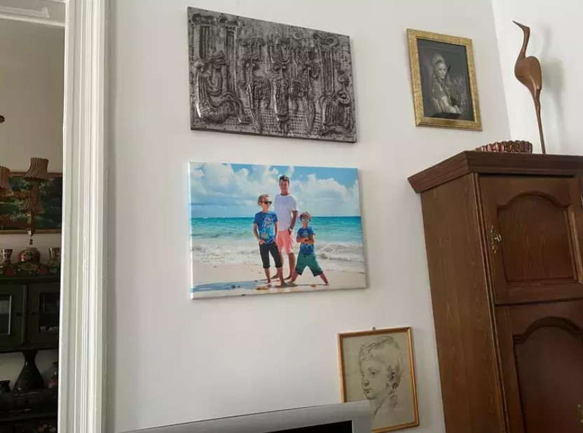 Imagini exclusive din casa în care locuiește Anna Szeles, fosta soție a lui Florin Piersic. Apartamentul din Budapesta este plin de fotografii și amintiri