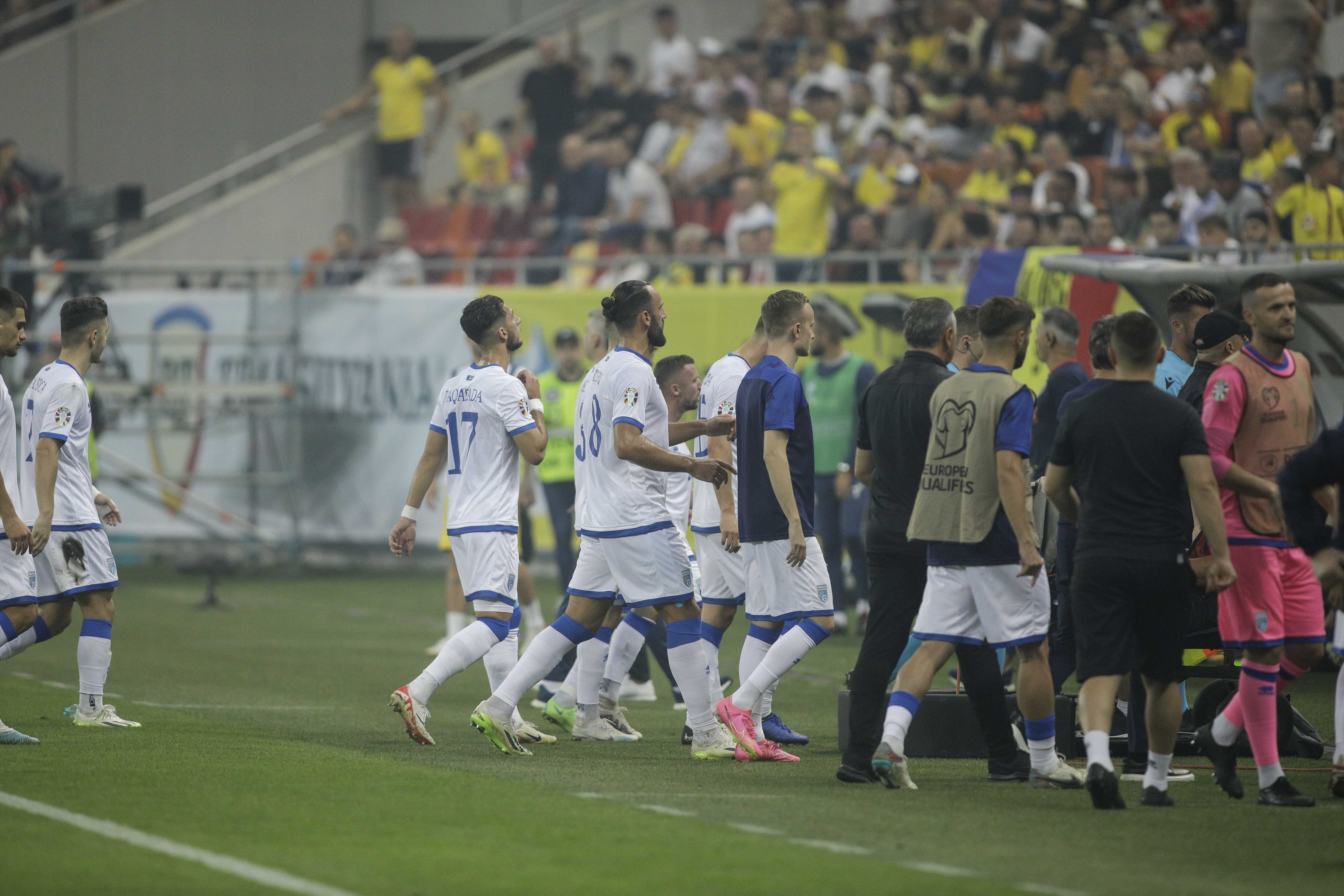 România, victorie în fața Kosovo, pe Arena Națională, într-un meci întrerupt aproape o oră din cauza unor „acte de huliganism”