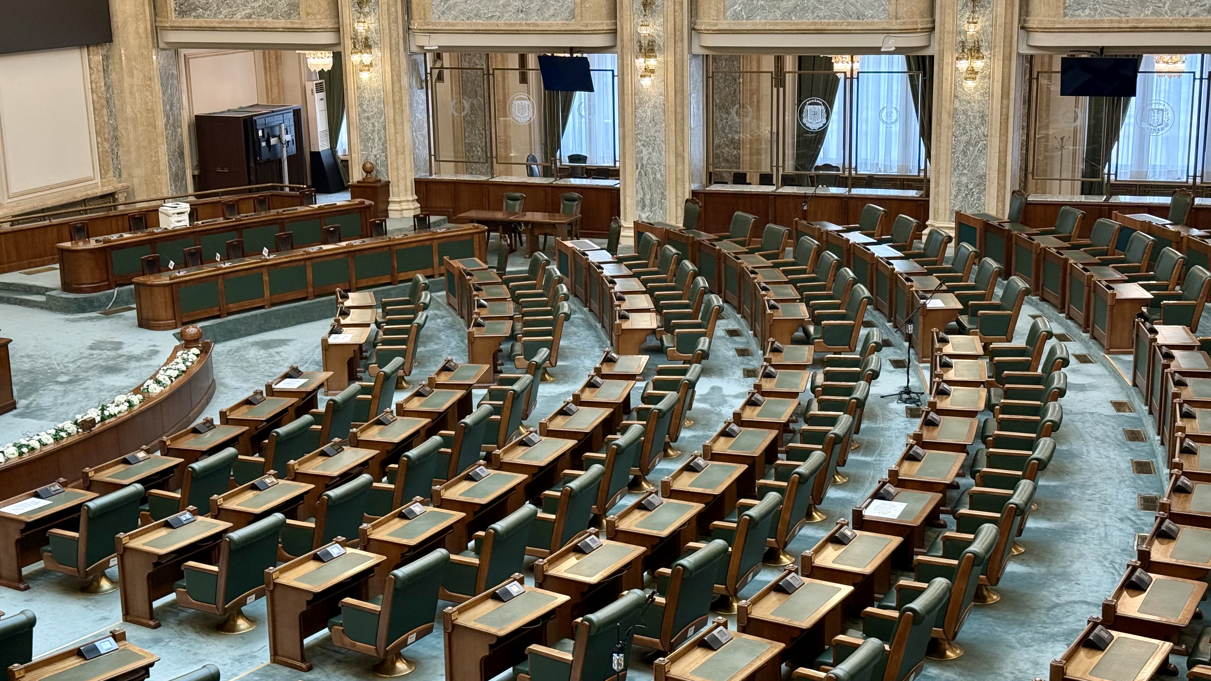 Secretele marmurei interzise de Ceaușescu și stema de 3,5 tone! Am vizitat Senatul României: buncărul pentru 300 de persoane și liniile de metrou fantomă