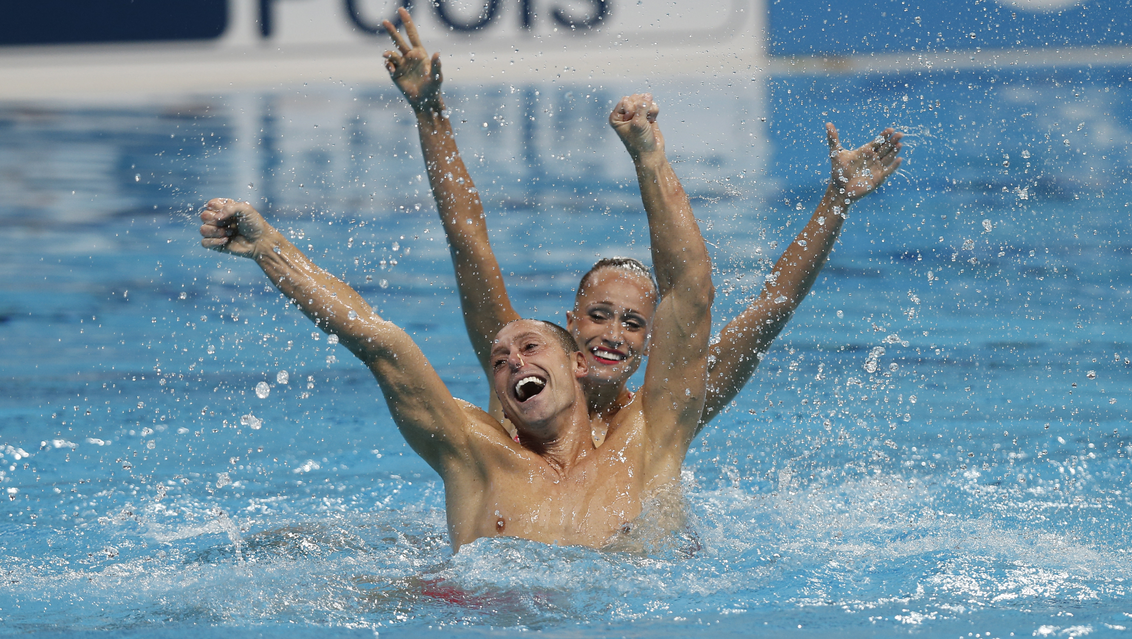 Bill May e primul bărbat campion mondial la sincron!