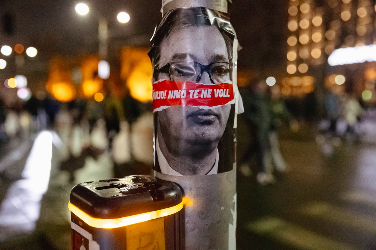 Marele protest de la Belgrad văzut din mulțime: Cratițele și tăcerea care au speriat Puterea FOTOREPORTAJ