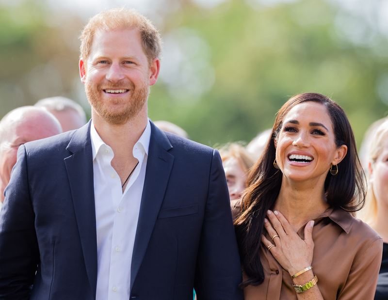 Prințul Harry și Meghan Markle, în război cu revista Vanity Fair din cauza unui articol dur la adresa lor. Actrița Sharon Stone le ia apărarea