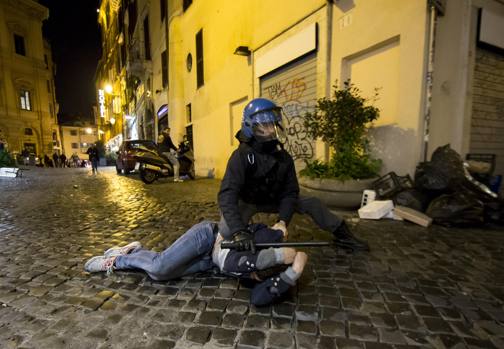 HAOS la Roma. 21 de fani de la Feyenoord au fost arestaţi / GALERIE FOTO&VIDEO