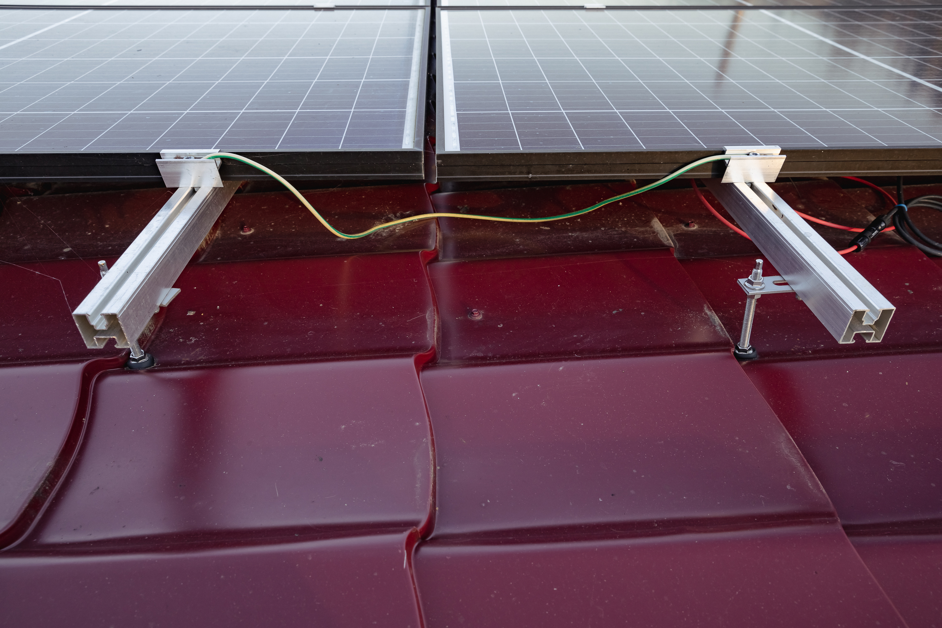 Cum să ai factura la electricitate pe minus, soluţia unui inginer bistriţean: „În 4-5 ani, îmi scot investiţia în panourile fotovoltaice”