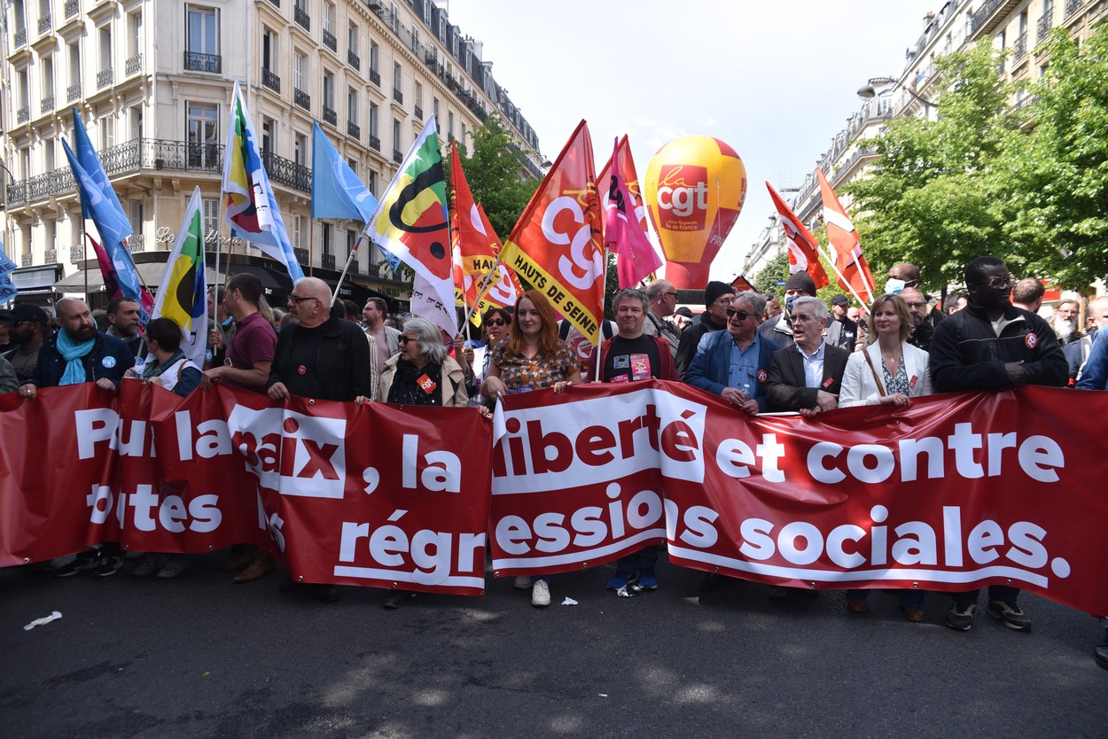 Proteste violente la Paris. 250 de mitinguri au fost organizate duminică în Franța de cei care îl contestă pe Macron