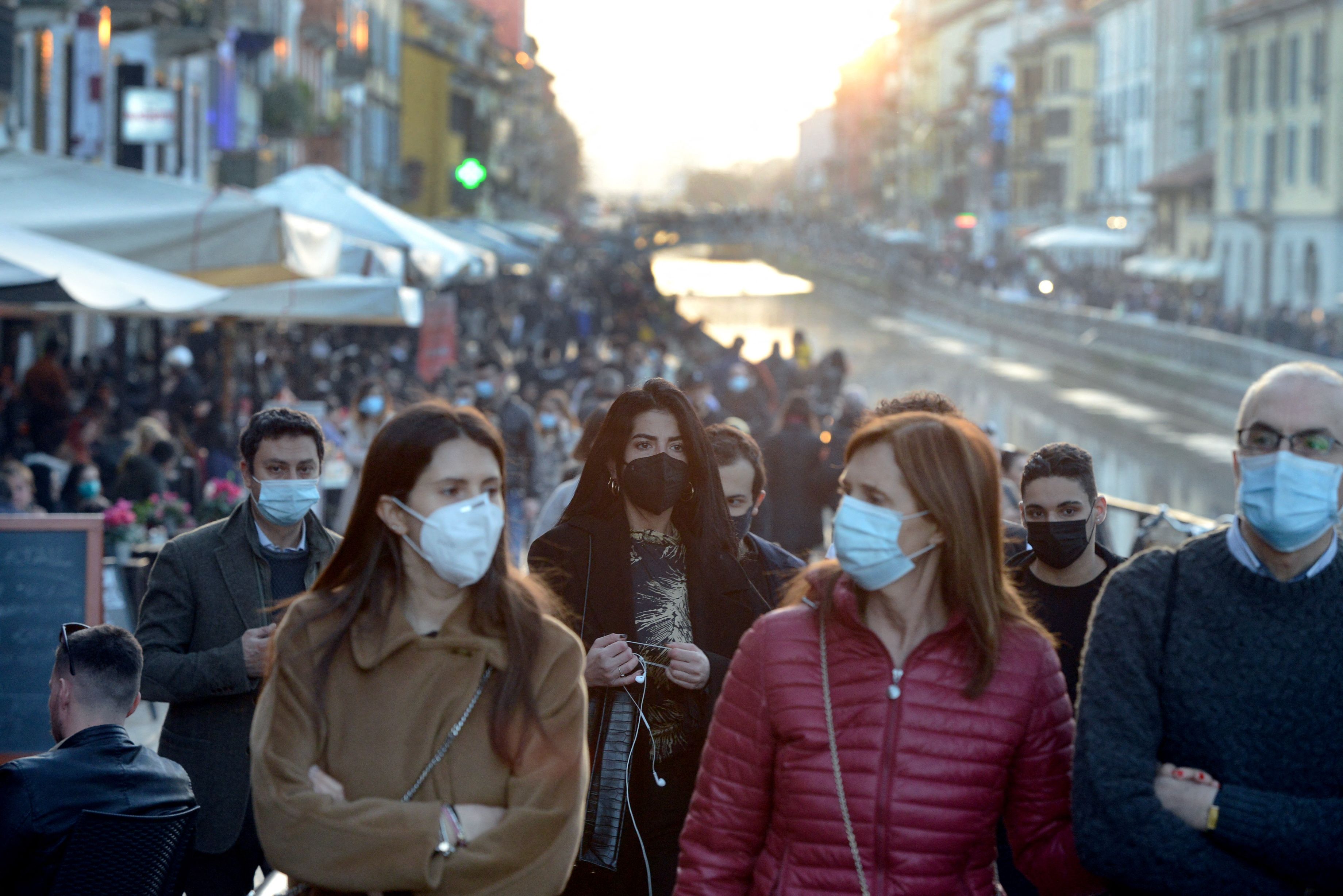 Aglomerație de nedescris la Milano, înainte ca orașul să fie din nou vizat de restricții