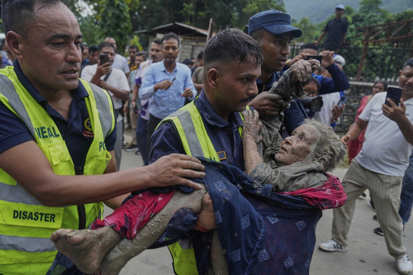Alpinistul român Horia Colibășanu explică riscurile pentru expedițiile în Himalaya și spune ce îi atrage cel mai mult pe turiști în Nepal și Tibet, în zonele distruse de tragedie