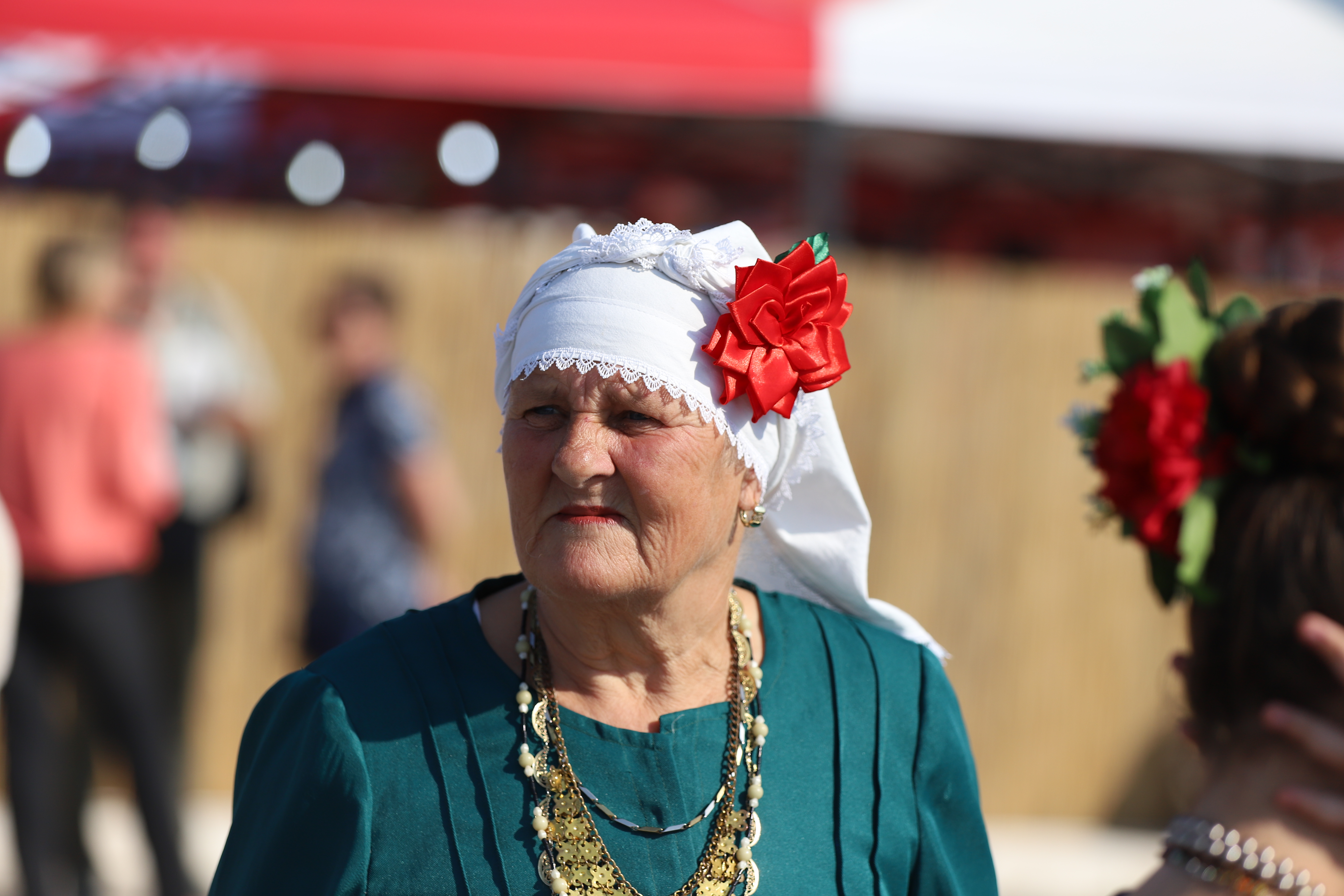 Secrete culinare de la Festivalul Borșului Lipovenesc din Jurilovca. Fără morcov, dar cu ardei și țicore de baltă: „Adevăratul gust îl dau oasele!” | FOTO REPORTAJ