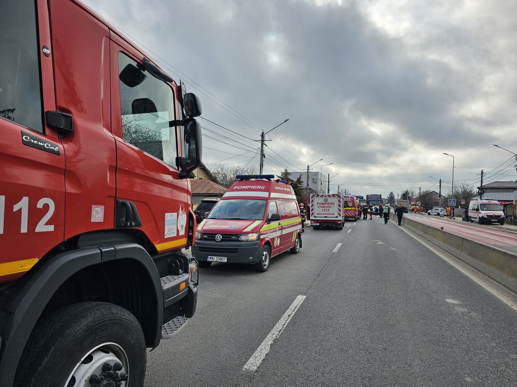 Microbuz de elevi lovit de un TIR pe DN7 la Tărtășești, în Dâmbovița. A fost activat planul roșu de intervenție