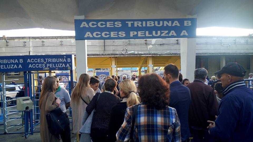 Julio Iglesias și fiul său au cântat la Iași | Fanii, dezamăgiți de organizare
