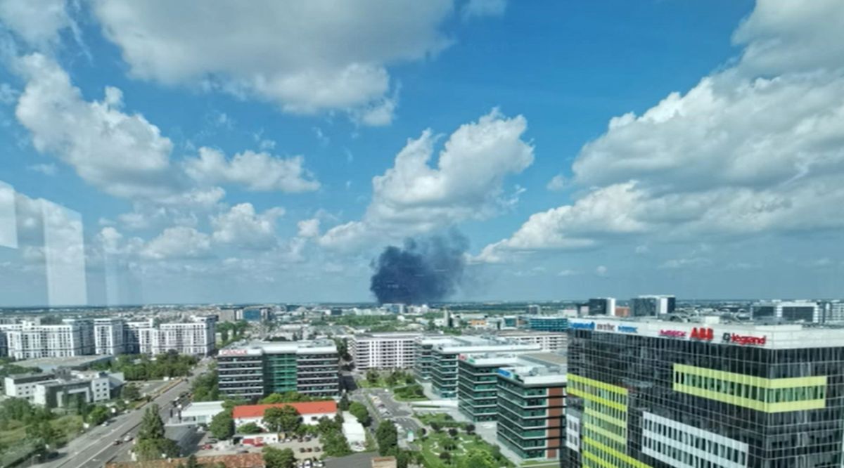 VIDEO | Incendiu masiv în nordul Capitalei, în zona Pipera. Un bloc în construcții, cuprins de flăcări