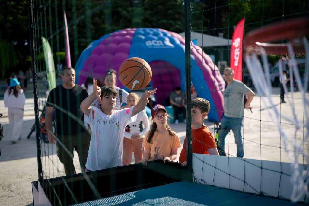 Peste 2000 de oameni au făcut sport la BCR Sport Arena Streetball, în Parcul Drumul Taberei