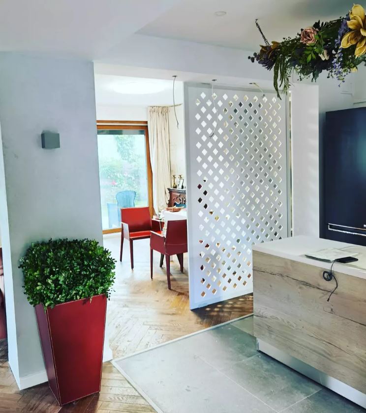 Imagini din casa în care locuiește Andreea Marin. Are cadă în dormitor și a amenajat vila după ideile ei