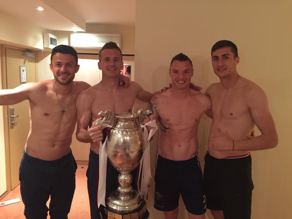 Fotbaliștii de la CFR Cluj au dormit în pat cu trofeul Cupei României | GALERIE FOTO și VIDEO