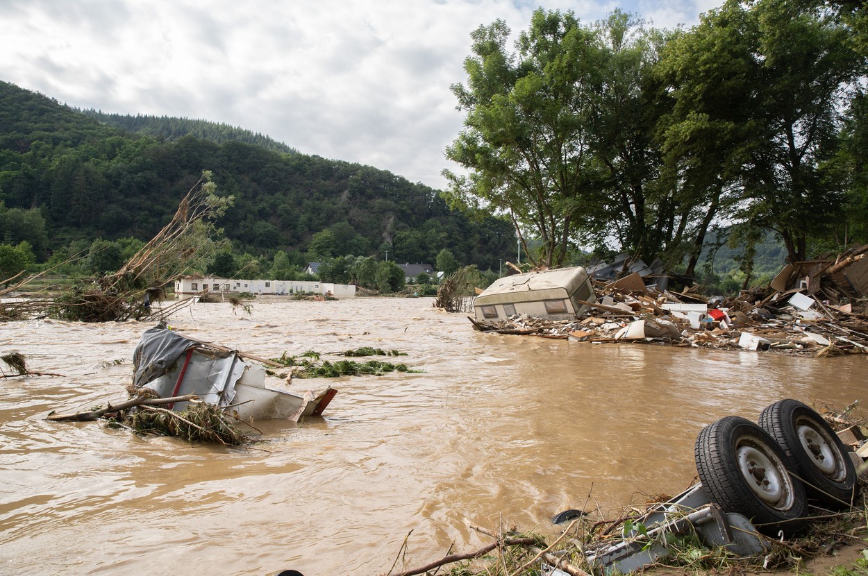 Bilanțul inundațiilor catastrofale din Germania: Cel puțin 106 morți și sute de oameni dați dispăruți