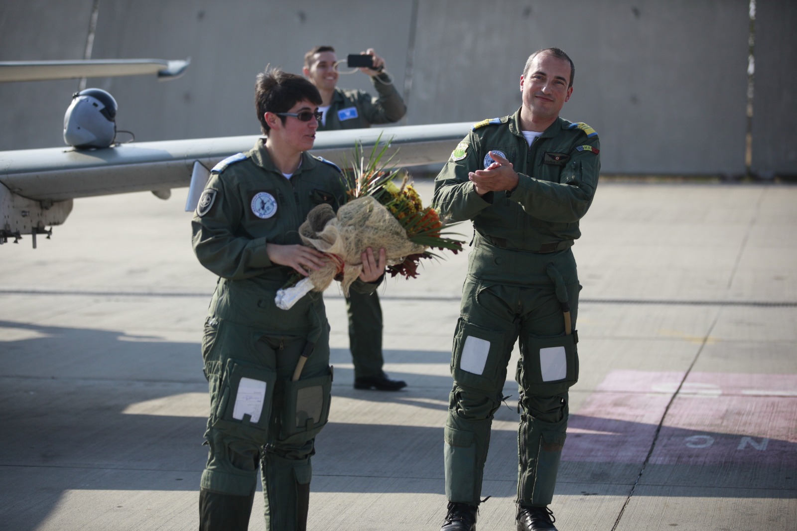 GALERIE FOTO/ Ea este prima femeie din România care a ajuns instructor pe un avion cu reacție. Oana Ardelean a decis să devină pilot încă din clasa a VII-a