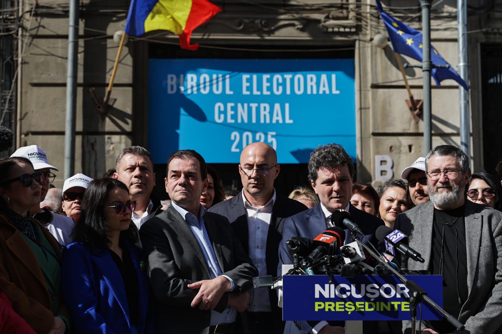 Nicușor Dan și-a depus candidatura la alegerile prezidențiale: „Vocea oamenilor se va auzi mult mai mult”