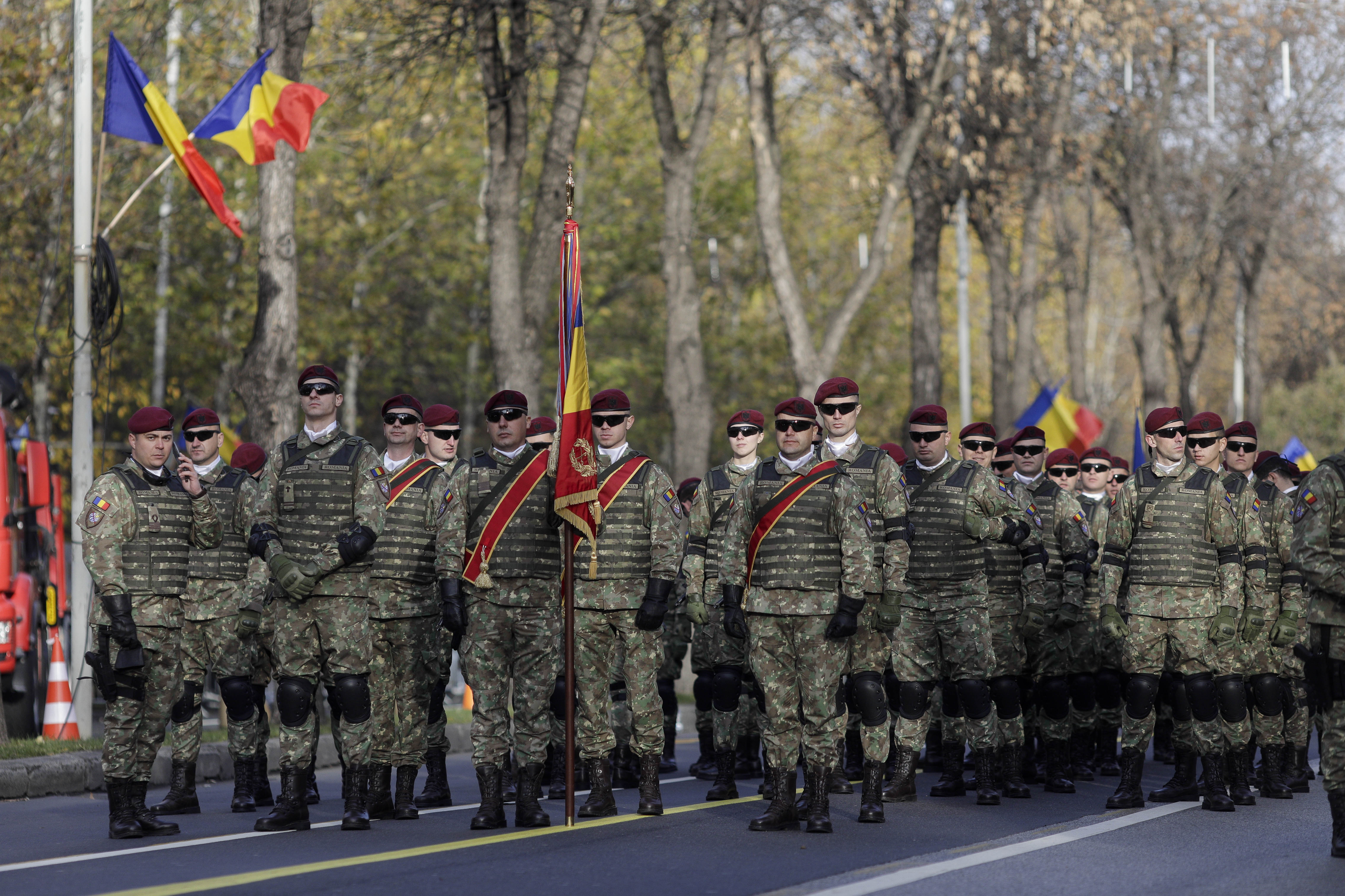 Parada de 1 decembrie 2023 din București. Peste 2.400 de militari, avioane F-16 și Eurofighter au defilat în fața a circa 100.000 de persoane