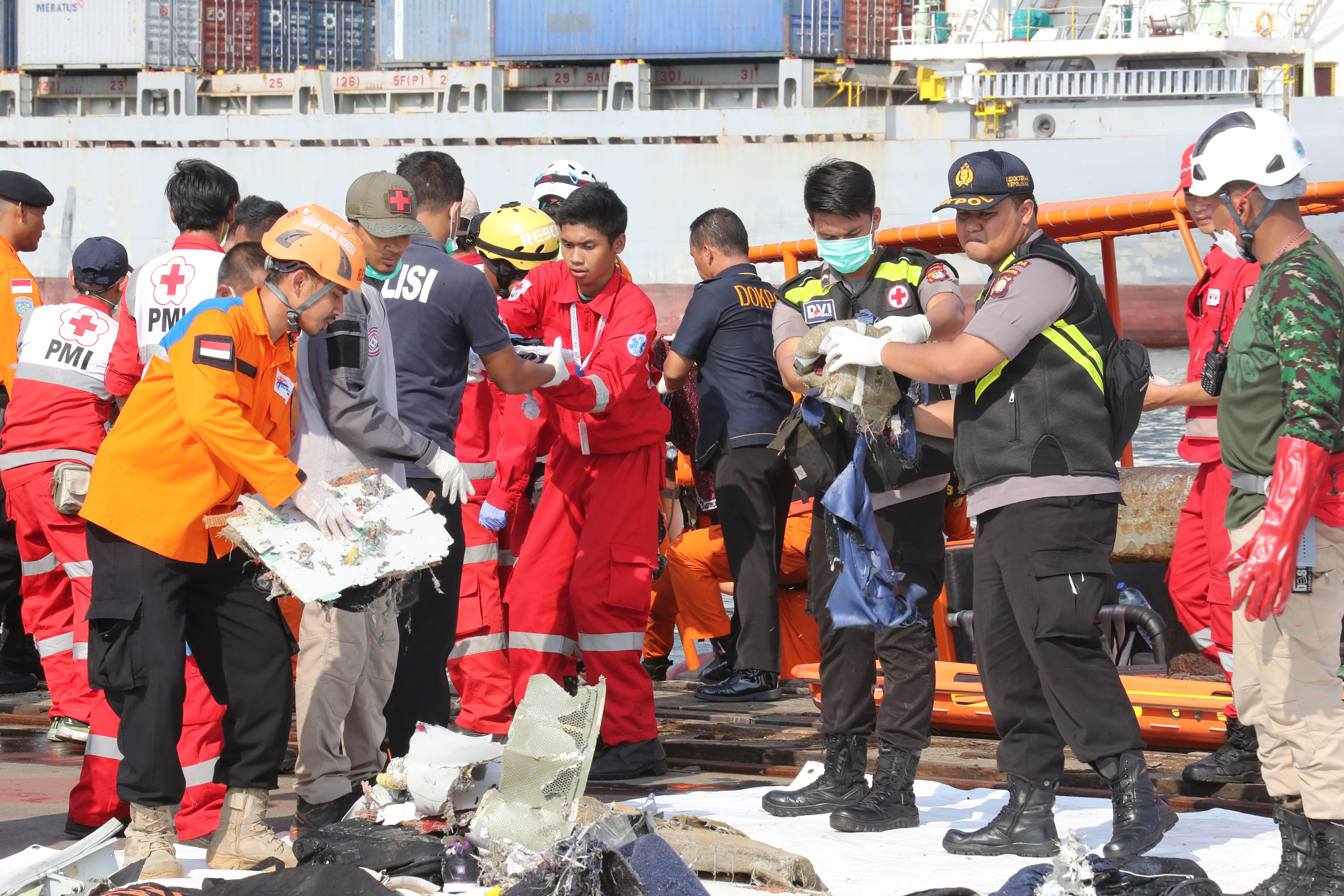 UPDATE | Accident aviatic în Indonezia. Echipele de salvare au recuperat 6 cadavre. Înainte ca avionul Lion Air să se prăbușească în mare, pilotul a raportat defecțiuni tehnice (FOTO și VIDEO)