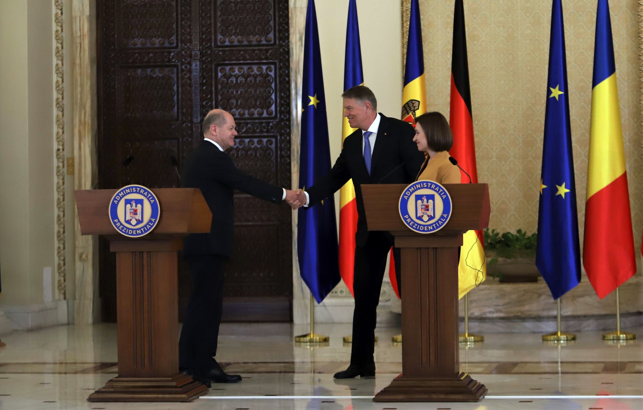 Klaus Iohannis, Maia Sandu și Olaf Scholz, întrevedere la București. Ce au discutat cei trei lideri