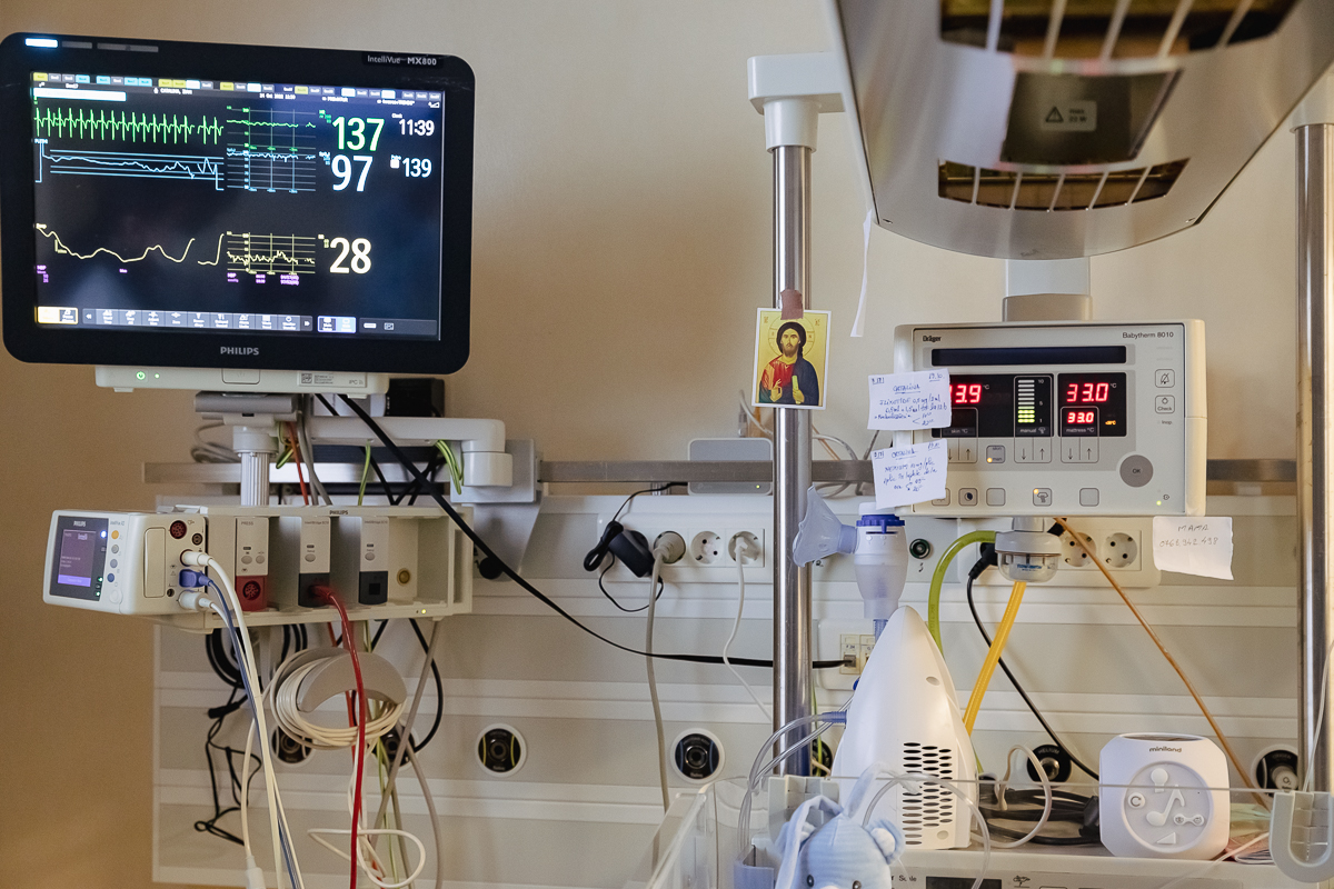 „Grijă pentru nou-născuți”, campanie umanitară a Fundației Ringier pentru achiziționarea unui sistem de livrare a oxidului nitric. „Medicii și Dumnezeu au făcut o minune pentru fiul meu!”