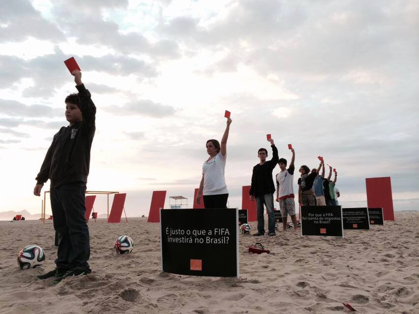 Proteste pe Copacabana: "Nu suntem orbi!"