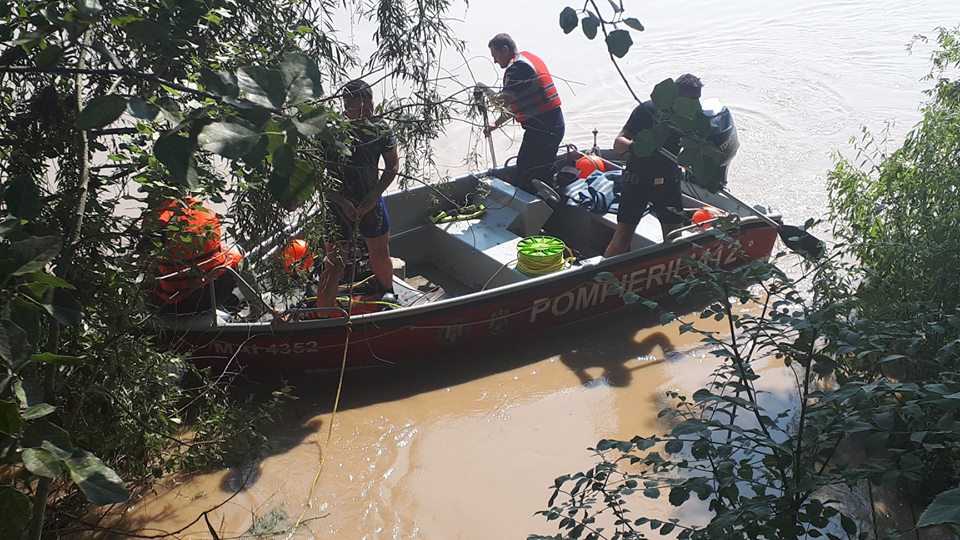 O fetiță dispărută în râul Vedea din Teleorman a fost găsită moartă / FOTO&VIDEO