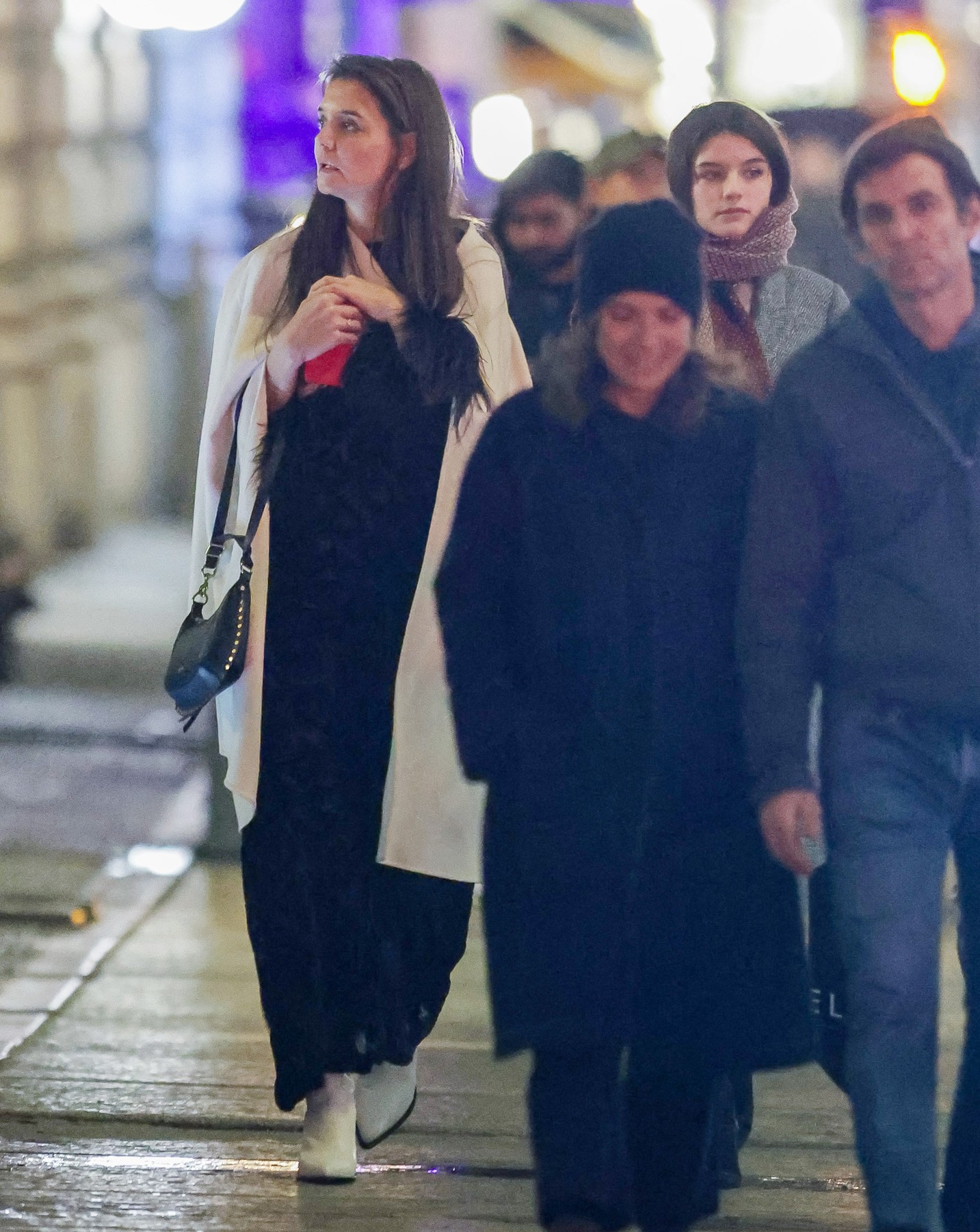 Suri Cruise, transformată total la 17 ani. Ce pensie alimentară plătește Tom Cruise pentru fiica lui