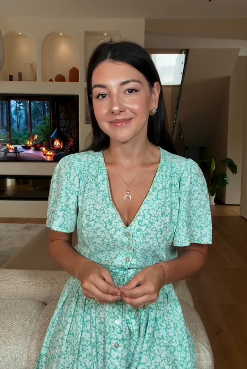 Cum arată casa decorată în stil Wabi Sabi, cu pereți de argilă, în care s-a mutat Sasha Lopez: „Am vrut ceva care să ne amintească de strămoși”