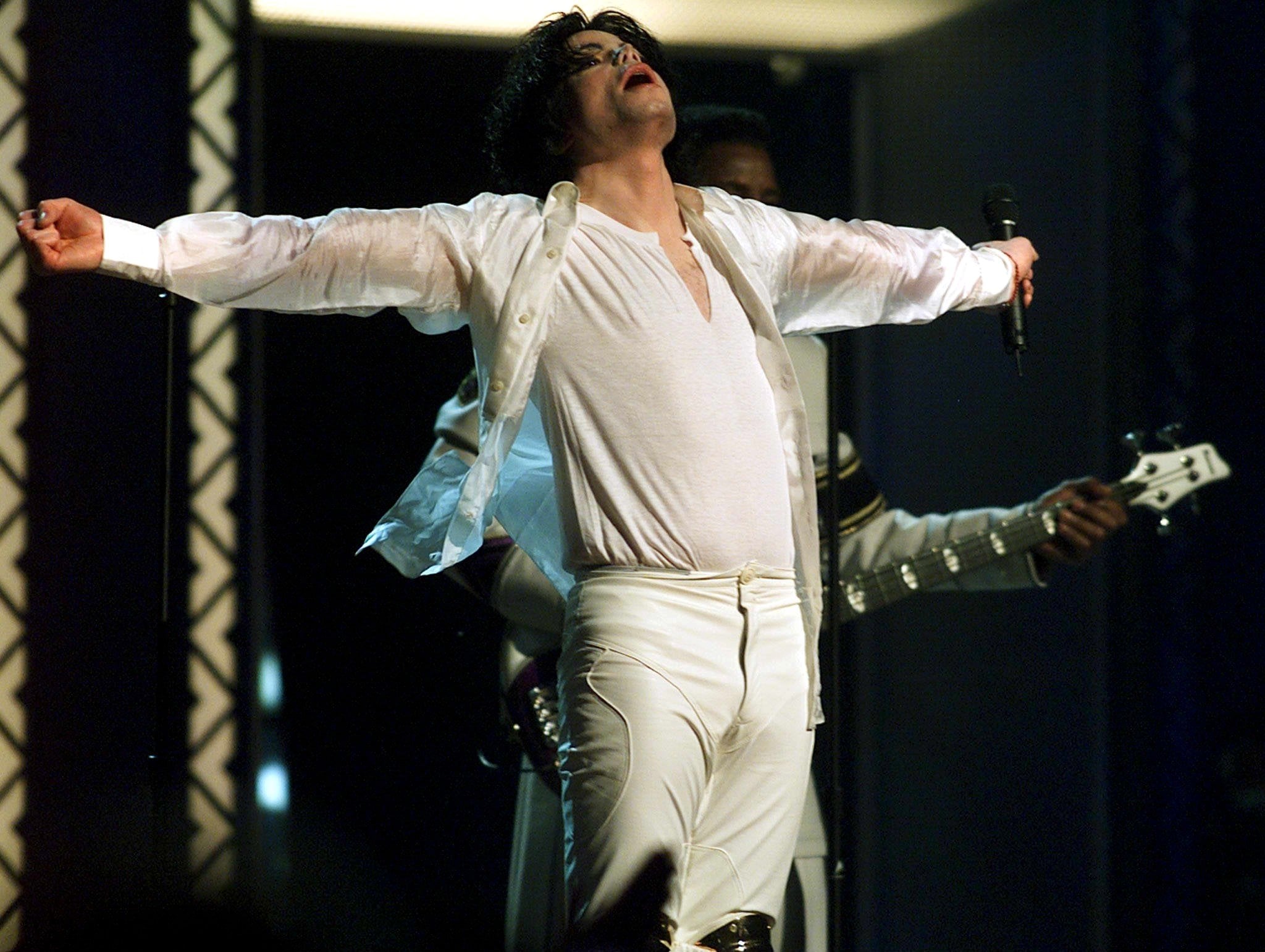 Câte operații estetice a avut, de fapt, Michael Jackson. Multiple cicatrici i-au fost descoperite la autopsie