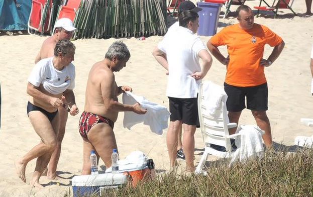 Lucescu, ÎN CHILOȚI, la plajă! Întâlnire cu un campion mondial / FOTO&VIDEO