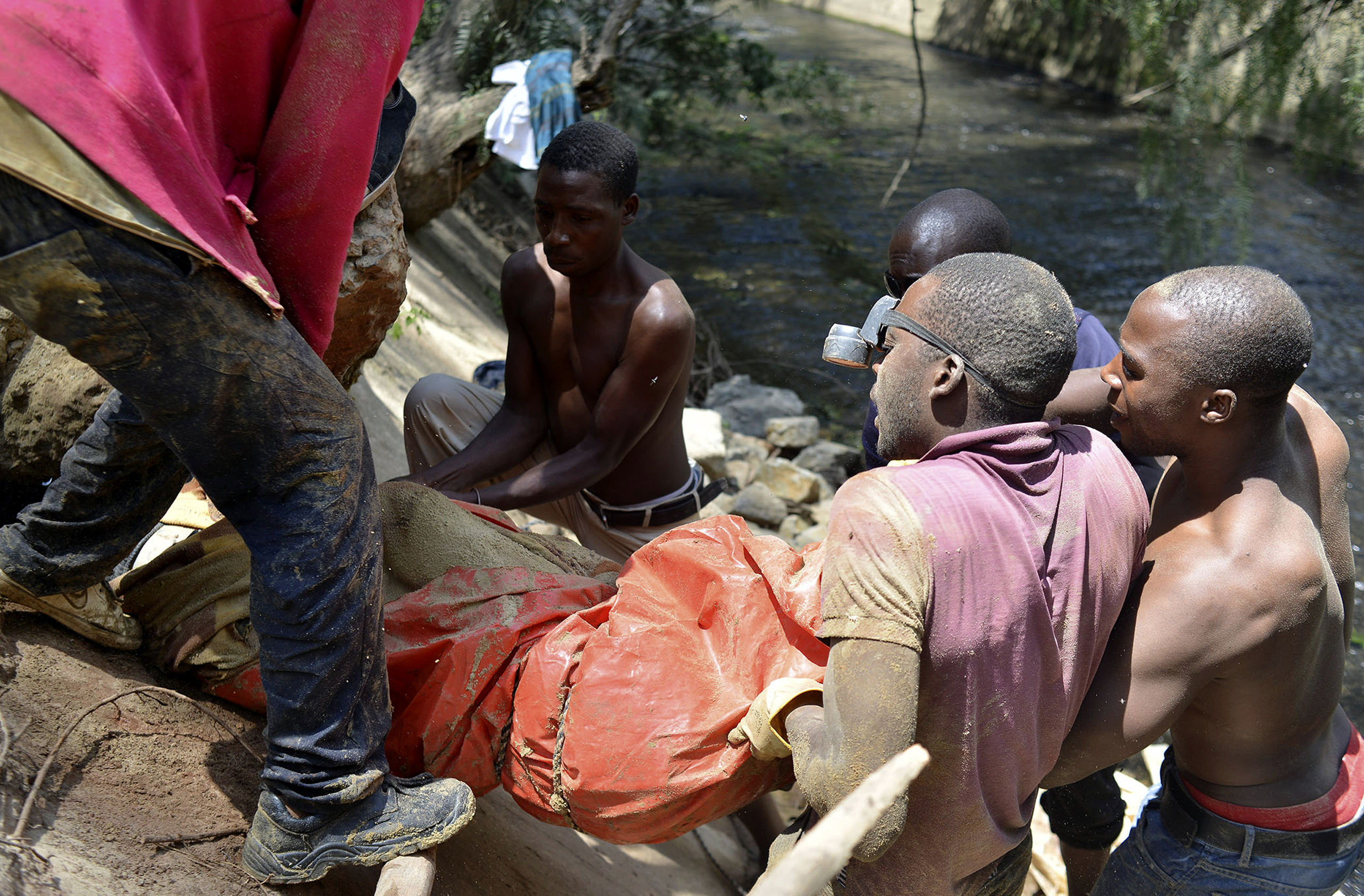 Gold rush tragedy in Guinea as mine collapses, leaving workers trapped and injured